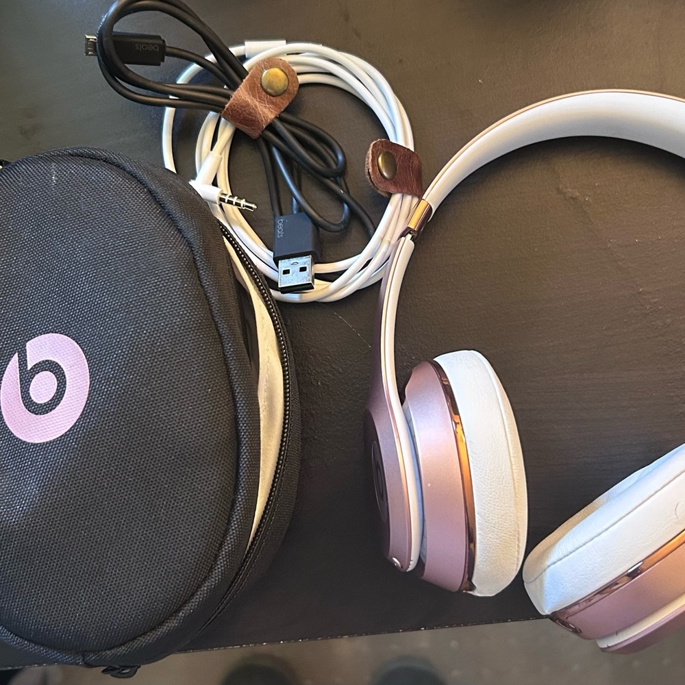 Beats by Dre Solo 3 Wireless Everyday On Ear Headphones Rose Gold